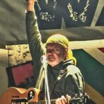 Jul gunsteling Afrikaanse sanger/liedjieskrywer KOOS KOMBUIS is weer by Die Boer teater in Durbanville die 19de Junie. Kom drink ‘n glasie wyn saam met Koos, en luister na sy stories, sy wel en sy weë, en sy ou en nuwe liedjies. Vir bespreking kontak 021 979 1911 / www.dieboer.com